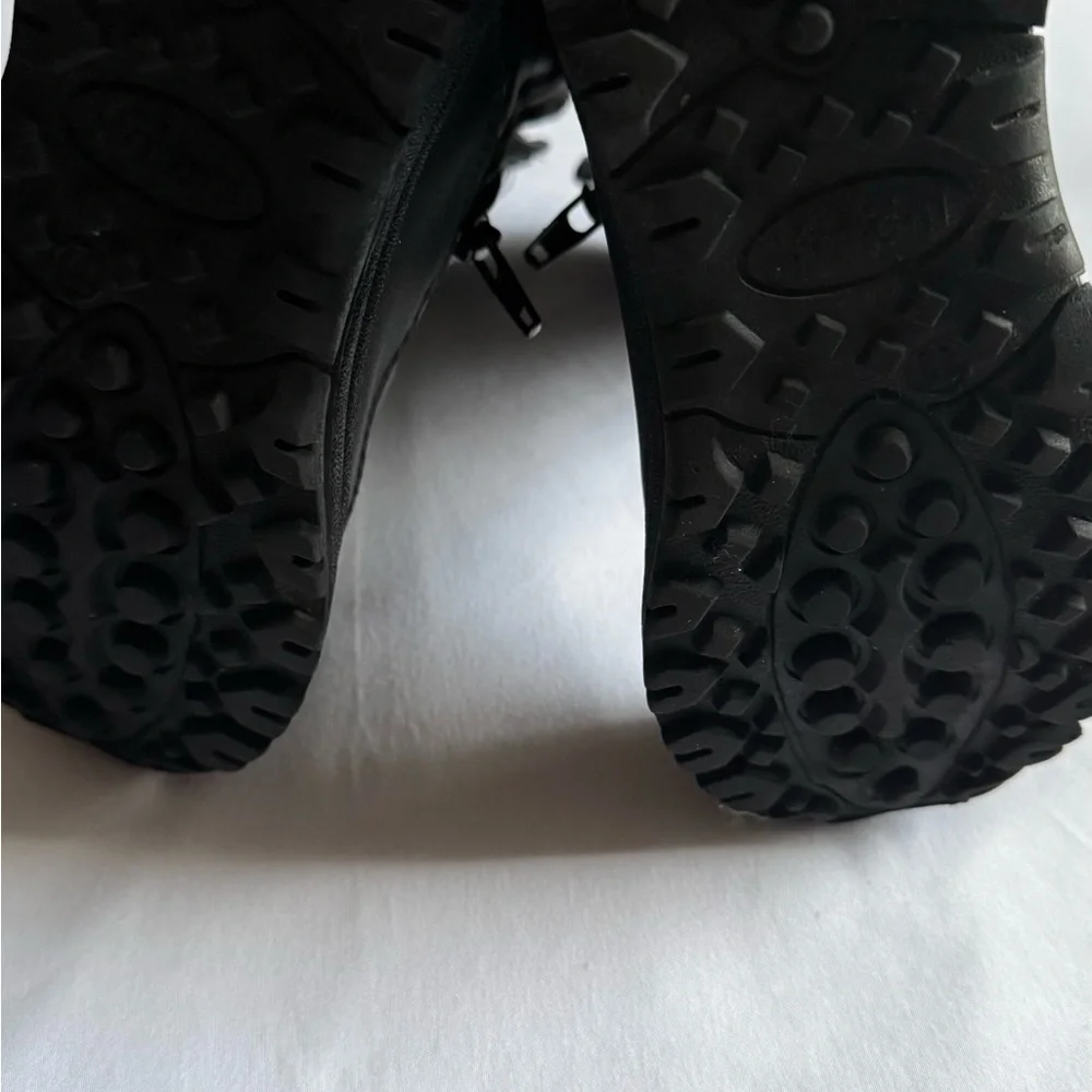 Black Quilted Winter‎ Boots